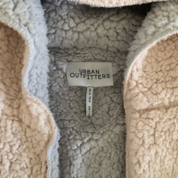 urban outfitters reversible sherpa jacket - Picture 2 of 2